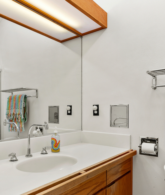 Tarp house bathroom 4
