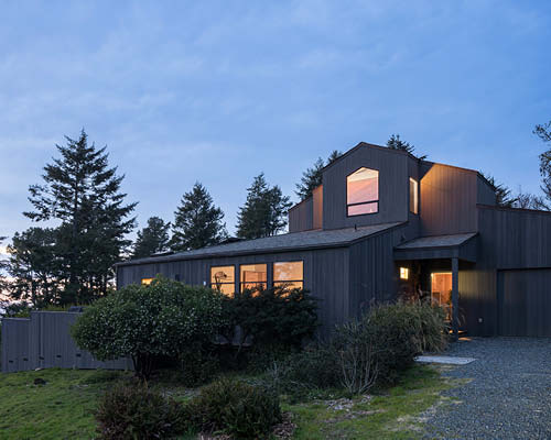 Top Mast Lodge exterior front