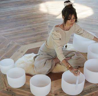 Crystal Bowl Sound Healing 08.16